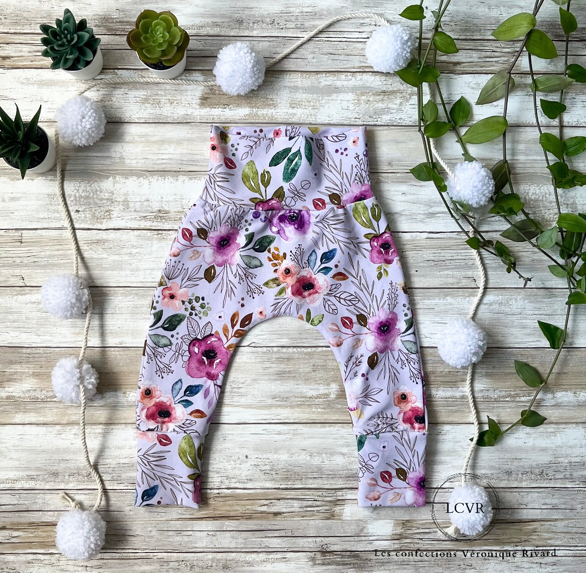 Pantalon lilas fleuri prêt à partir